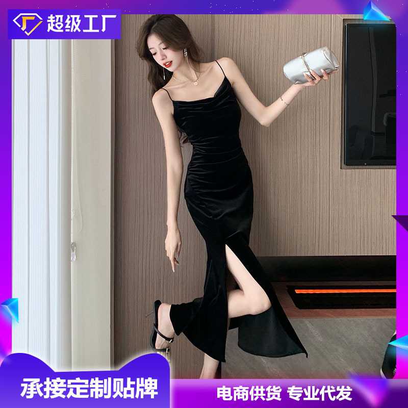 富家千金黑色金丝绒吊带连衣裙女秋冬配大衣纯欲鱼尾开叉包臀长裙