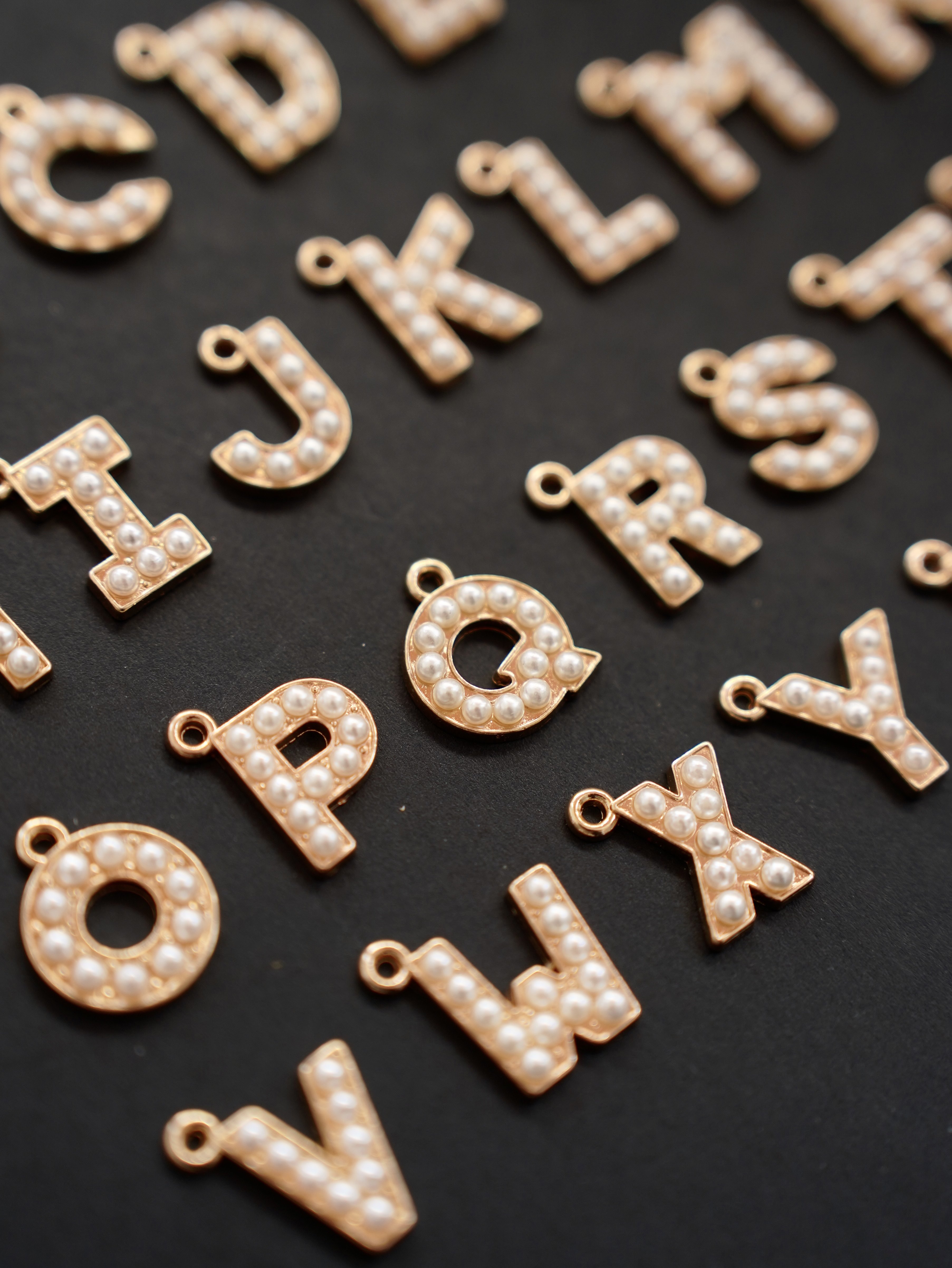 珍珠英文字母挂件泡泡马特盲盒娃娃车挂diy车挂浅金色配饰饰品sp