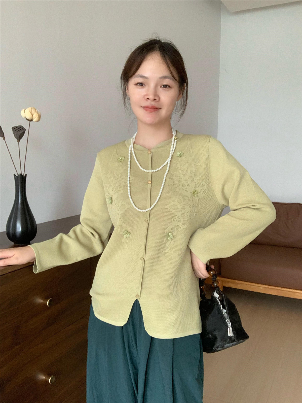 针织打底衫女2024新款长袖薄款上衣中年妈妈装洋气短款毛衣女洋气