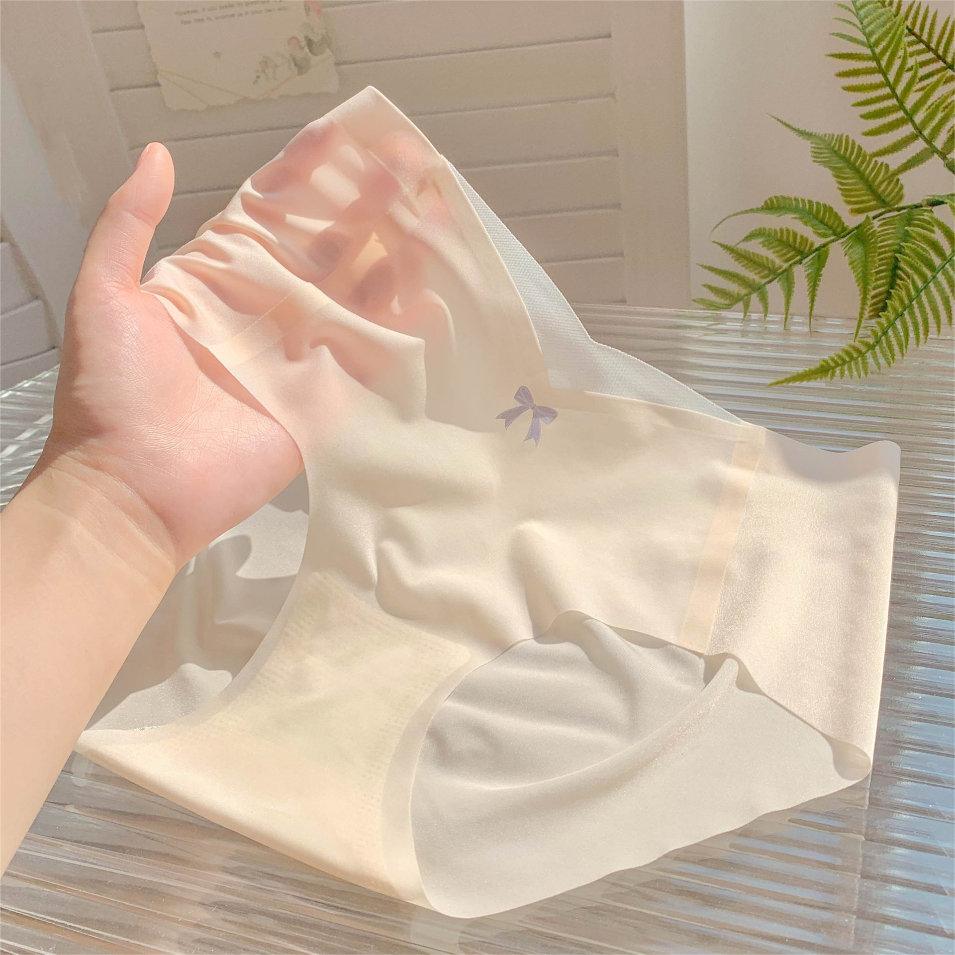 轻盈膜法~女生冰丝无痕透气面膜女士桑蚕丝裆透气舒适少女内裤批