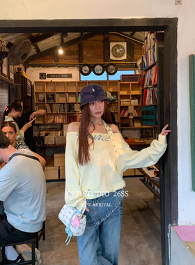 美式甜酷辣妹一字肩卫衣女春季休闲宽松街头斜肩卫衣可调节肩