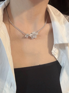 法式超仙气质春季新款白色花簇项链 水钻方糖锁骨链颈链choker