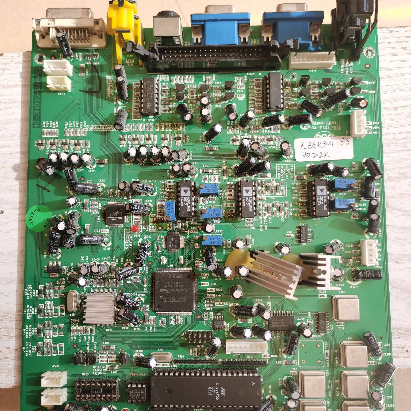 议价来4张主板，上面有个阿拉特拉EP2C8T144C8N