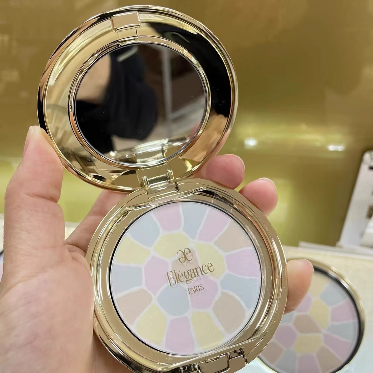 澳尔滨雅莉格丝e大饼粉饼