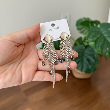 艾鹿通勤耳环精致百搭时尚高级感温柔可爱法式耳坠耳环耳饰08730