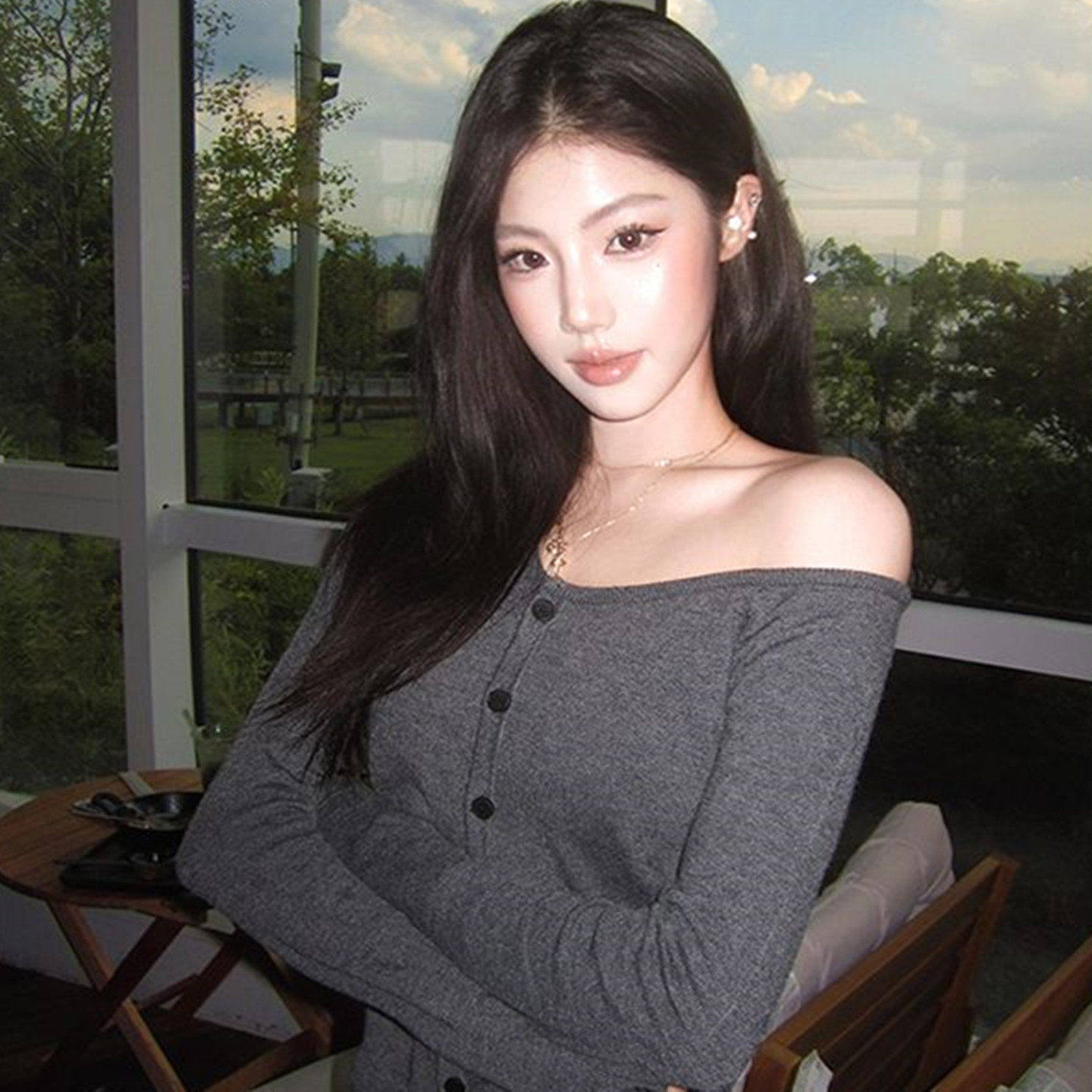 早秋春性感辣妹装设计感小众上衣女式露肩斜领长袖莫代尔t恤薄款