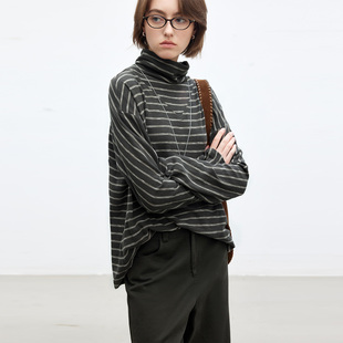 Dotdrobe多着 半高堆堆领 弹力条纹长袖T恤女秋宽松落肩袖-两色入