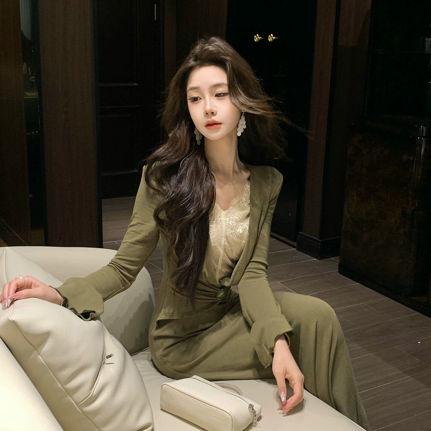 木子李的李 温婉性感深V蕾丝拼接长袖针织连衣裙收腰鱼尾长裙秋季