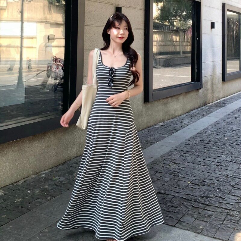 新款时尚百搭显瘦修身U领条纹背心连衣裙女