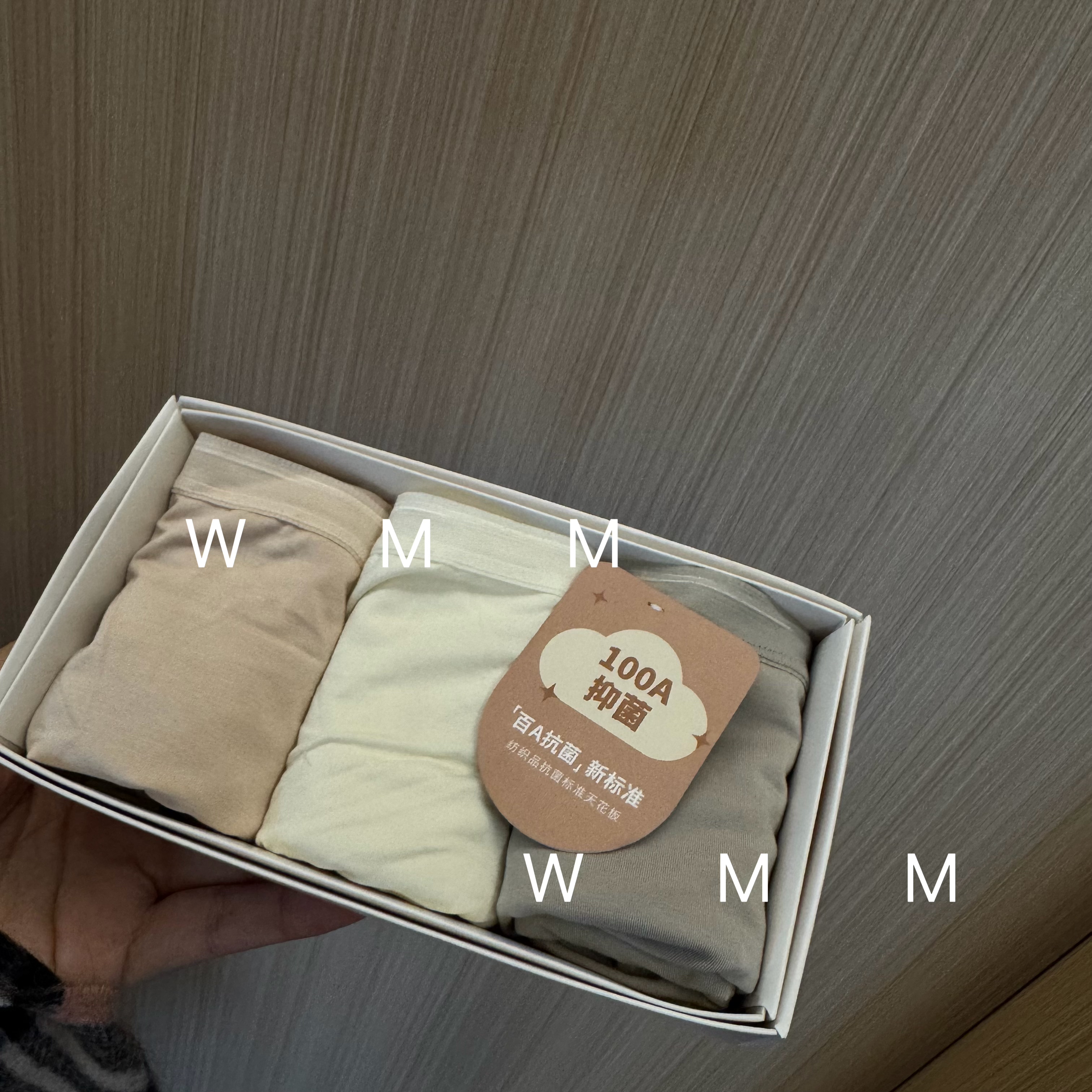 WMM无痕轻柔中腰内裤女新款高弹蕾丝透气包臀蚕丝裆三角裤
