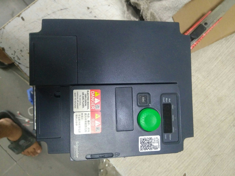 施耐德三相紧凑型变频器