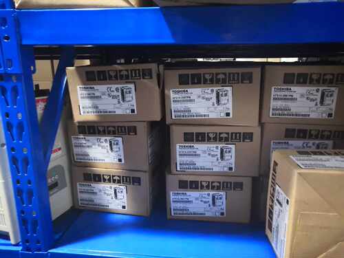 全新原装东芝0.4KW变频器VFS15S-2004PL单相220V现货