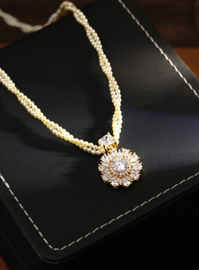 2mm极细双层叠搭珍珠太阳花项链轻奢设计高级感花瓣吊坠锁骨链潮