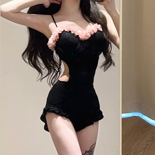 世可儿纯欲花朵高级连体泳衣女黑色性感镂空温泉钢托聚拢显瘦泳衣 - 封面