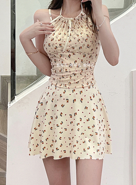 世可儿原创少女蛋黄色挂脖遮肚显瘦高腰裙式平角连体泡温泉游泳衣