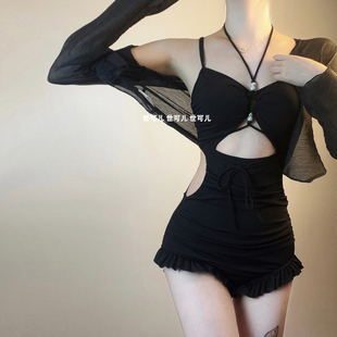 世可儿2025新黑色挂脖镂空性感遮肉显瘦平角连体泳衣女2件套温泉