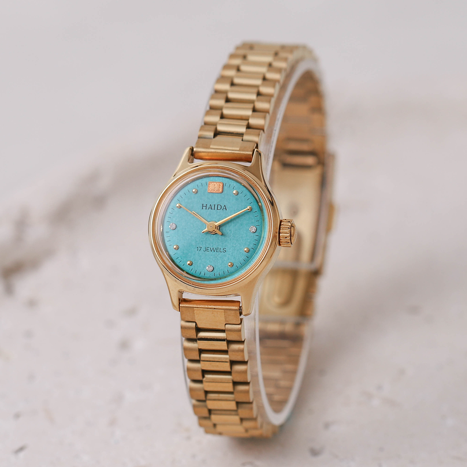 国货HAIDA海达小巧蓝绿色表盘手动机械表圆形经典复古怀旧女表