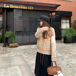 TB冬季羽绒服前后拼接毛衣羊绒针织袖子色织四条杠圆领休闲外套女