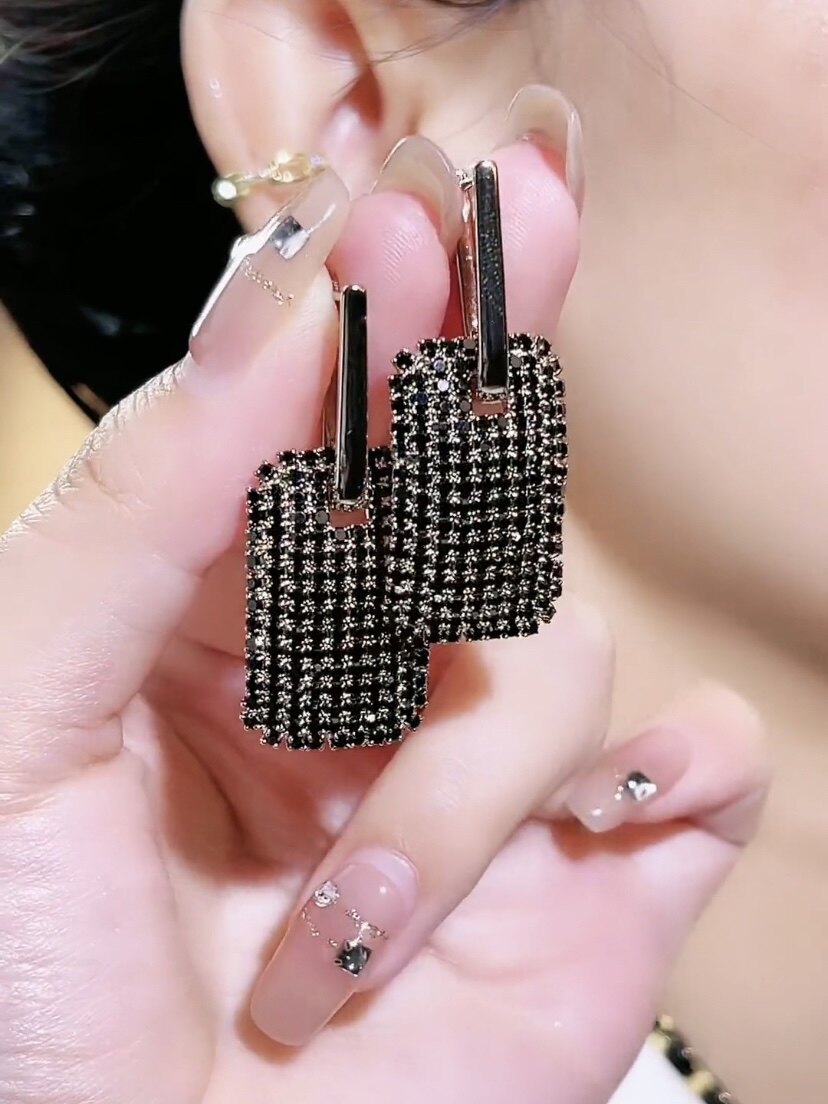 洋气时髦方块轻奢夸张黑色满钻个性耳环超闪耳扣耳饰气质街拍新款