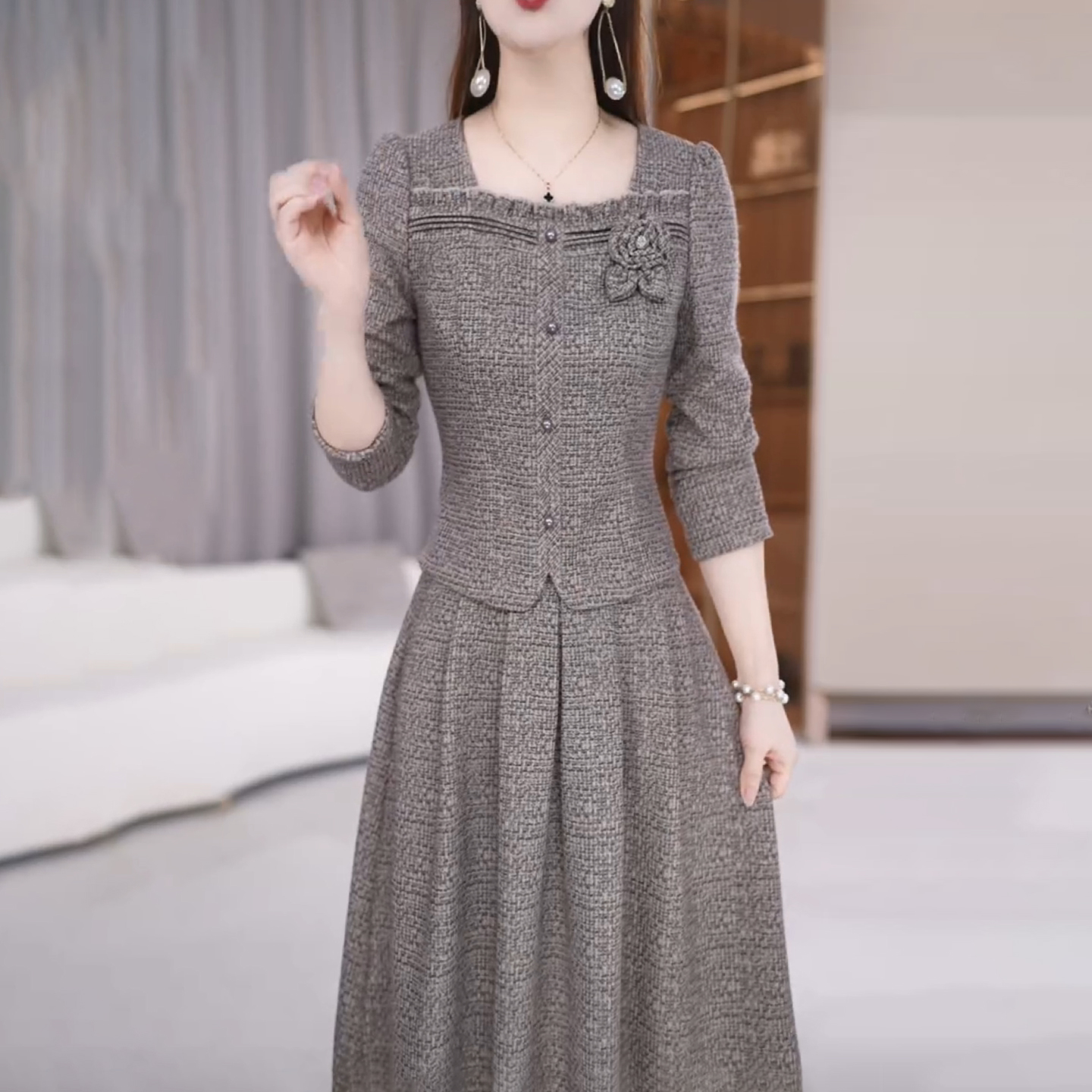 小香风套装连衣裙2025新款女秋冬十三行爆款高级感配大衣两件套