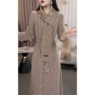 广州十三行围巾领加厚连衣裙女2025年秋冬新款妈妈洋气配大衣裙子