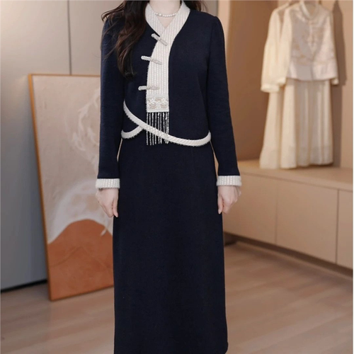 2025新款今年流行爆款围巾领中国风深色系气质减龄设计感连衣裙子