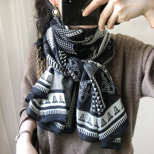 高利用率百搭字母棉麻围巾披肩