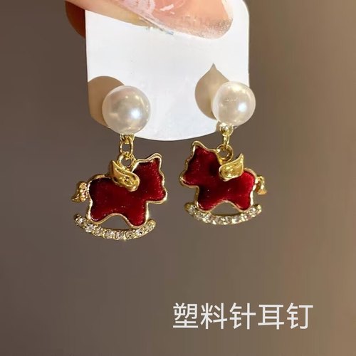 塑料针韩系红色丝绒小马珍珠耳环新款独特漂亮耳钉气质百搭耳饰品