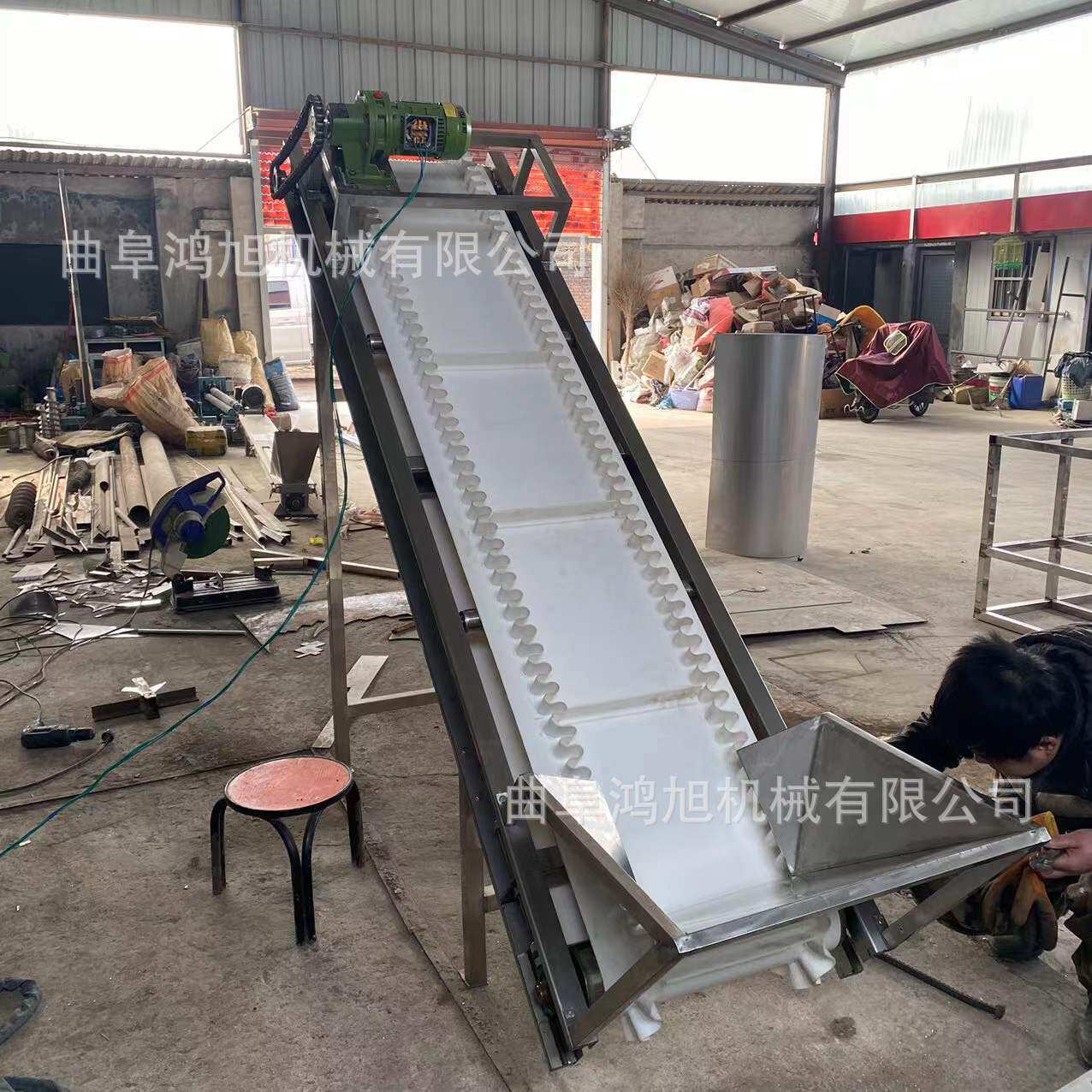多用途传送带 裙边挡板黑色皮带输送机 长距离沙子入仓机器