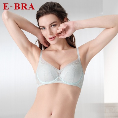 女士蕾丝内衣小胸厚款聚拢文胸