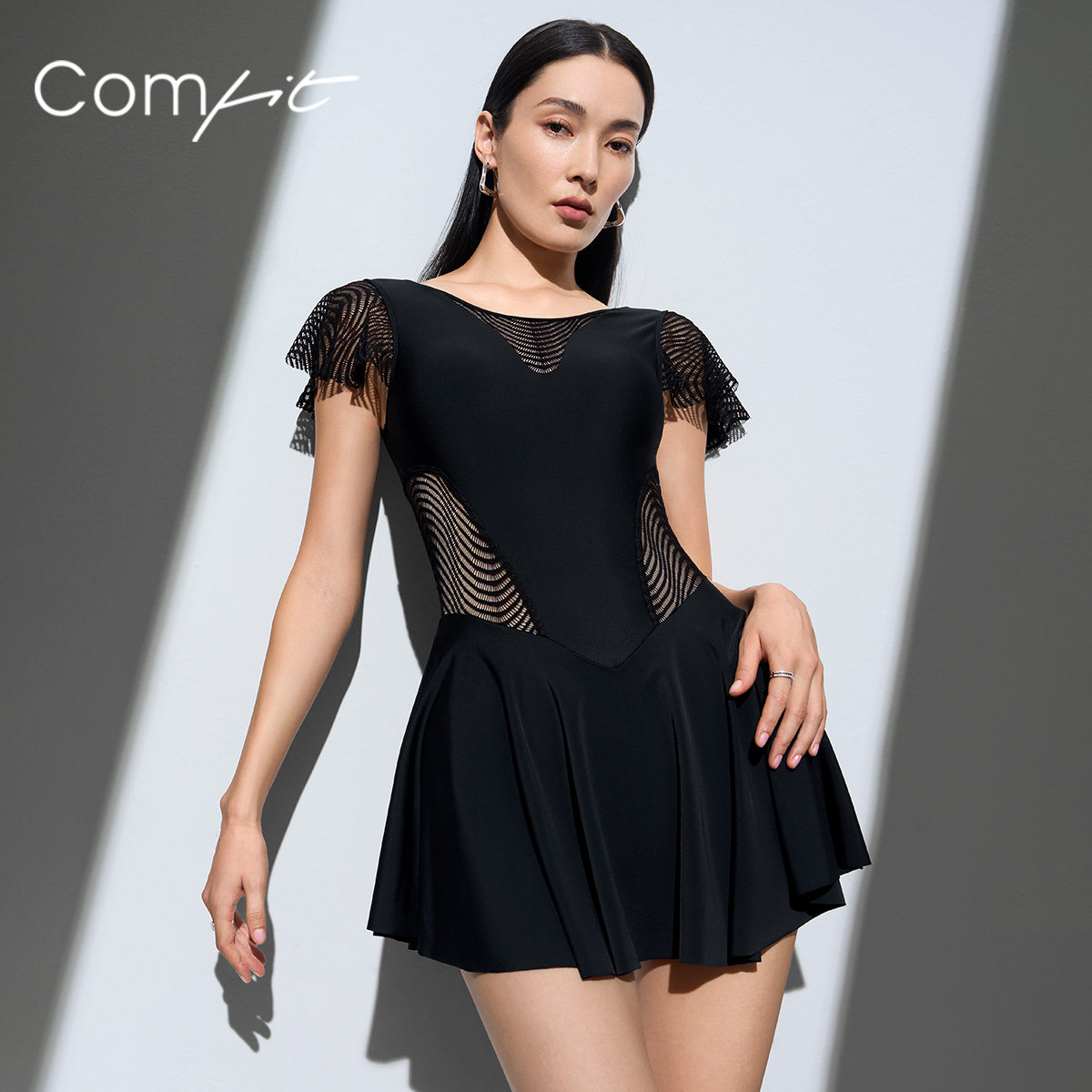 Comfit连体泳衣女带胸垫V领修身显瘦露背性感A字短裙泳装CS00021