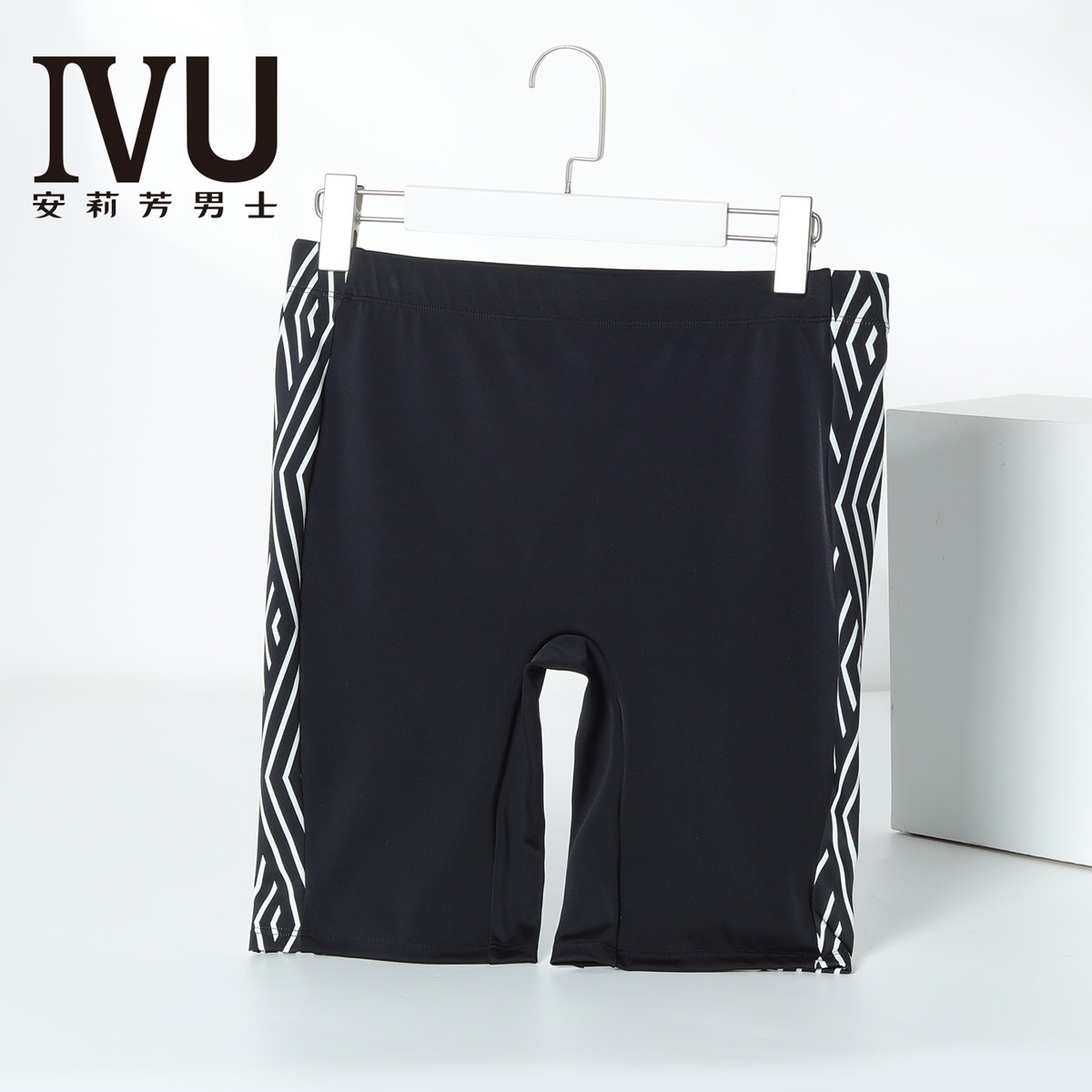 安莉芳旗下IVU男士泳裤撞色泳装时尚条纹柔软印花泳裤UTY0014