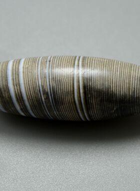 高古蚕丝玛瑙珠千年缠丝古珠蓝沁风化包浆蛹形勒子吊坠精品老珠子