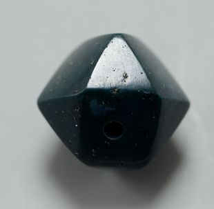 绿玛瑙珠宋元鸡肝多楞珠千年古珠八棱糖球精品古董收藏老珠子放漏