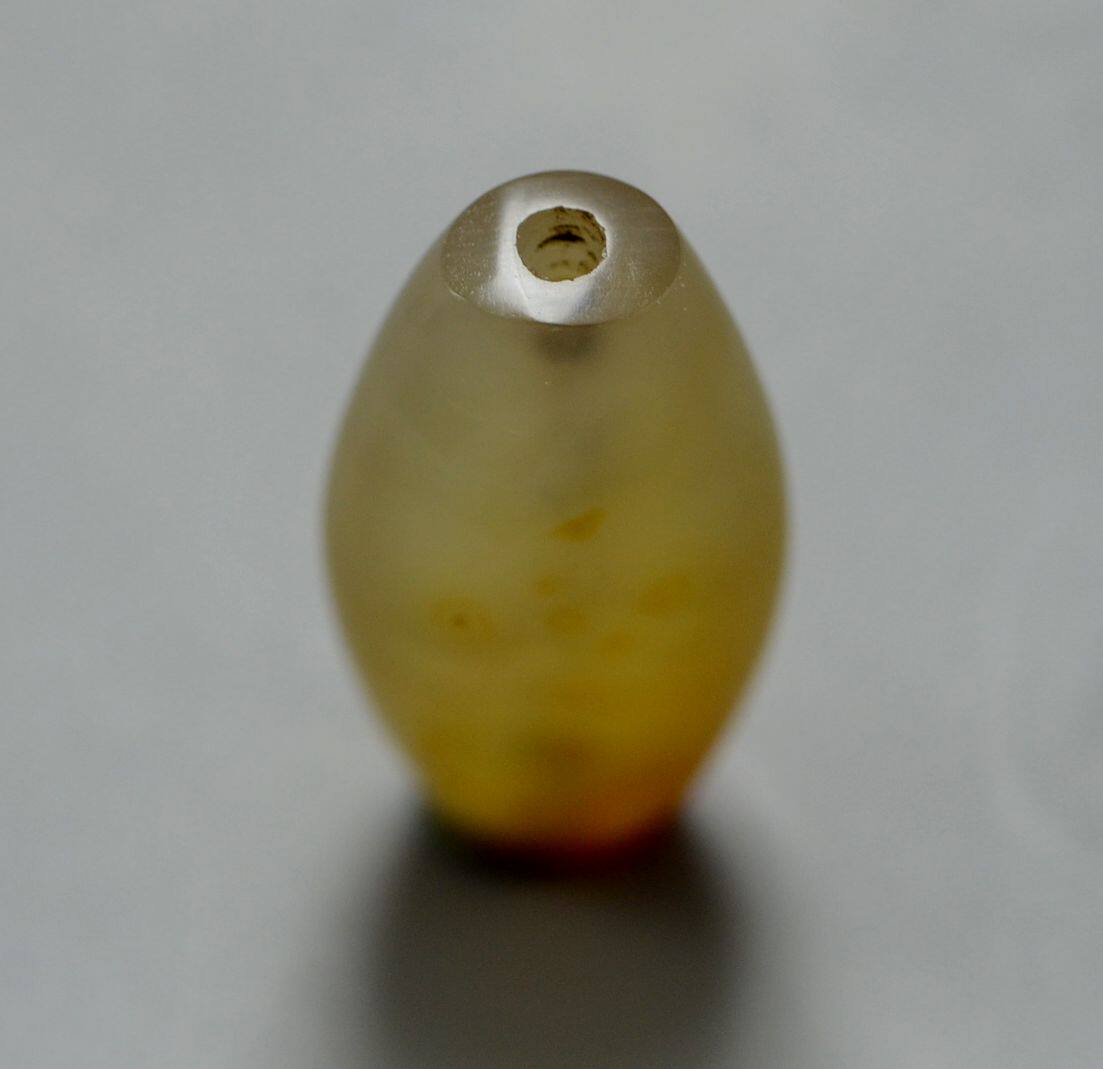 古代老玛瑙珠辽代橄榄形扁珠千年古珠颈饰佩珠精品古董收藏老珠子