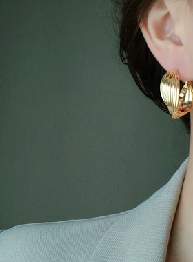 2025新款夸张扭曲金属圆圈耳圈欧美气质简约时尚耳环女蚊香盘耳夹