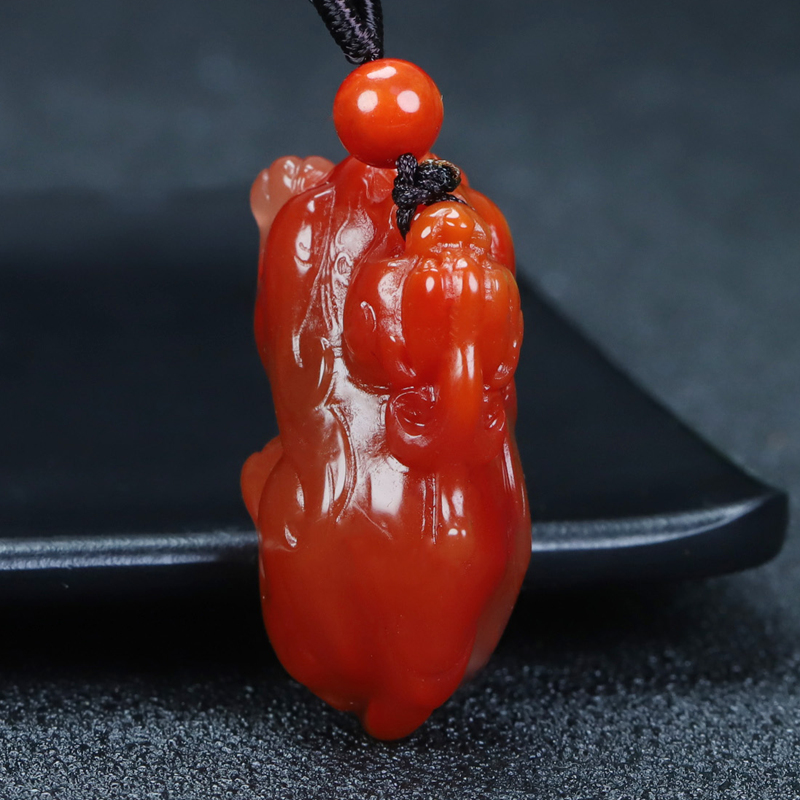 天然正品凉山南红玛瑙柿子红貔貅招财纳福吊坠原石挂件男女款P238
