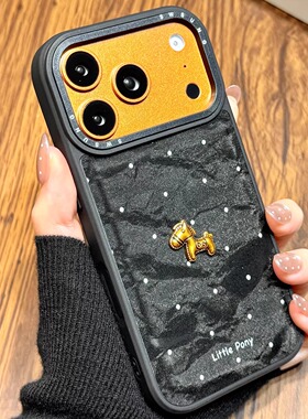秋冬季黑色绒布波点立体小金马手拎皮绳适用于iphone17promax苹果14手机壳15新款16pro女13高级感17pm防摔套