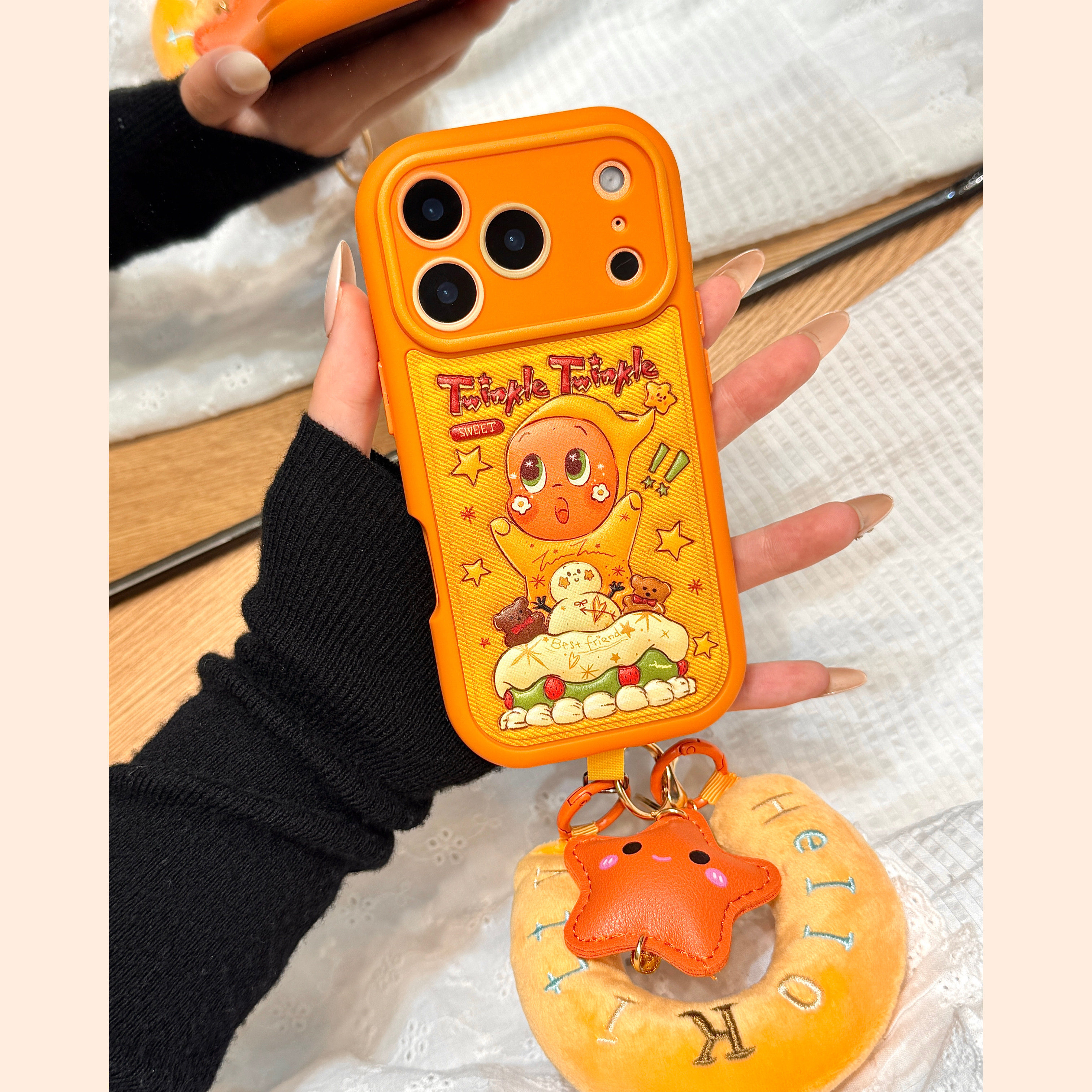 印压皮革蛋糕小熊雪人星星男孩手提腕带适用于iphone17promax苹果14手机壳15新款16pro女13全包17pm防摔软壳,3C数码配件,手机保护套/壳,淘宝优惠券,粉丝福利购,淘宝优惠卷