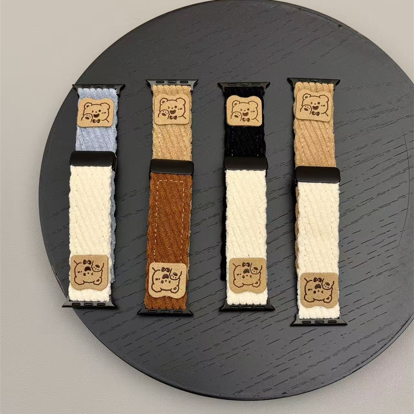 可爱皮质小熊贴片灯芯绒布表带适用iwatch11苹果手表applewatch9高级感s10情侣Ultra23新款45SE秋冬s9女款s6