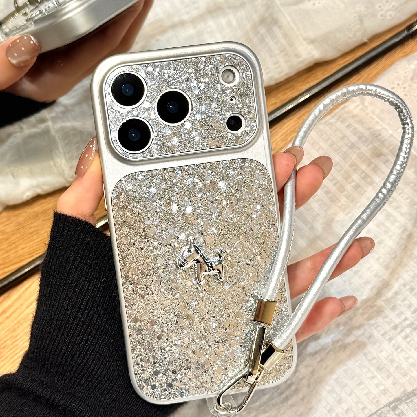 高级感银色亮片立体小马大视窗手拎绳适用于iphone17promax苹果14手机壳15新款16pro女13全包17pm硅胶防摔套,3C数码配件,手机保护套/壳,淘宝优惠券,粉丝福利购,淘宝优惠卷