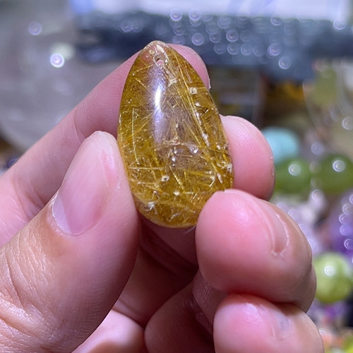 金发晶吊坠有瑕