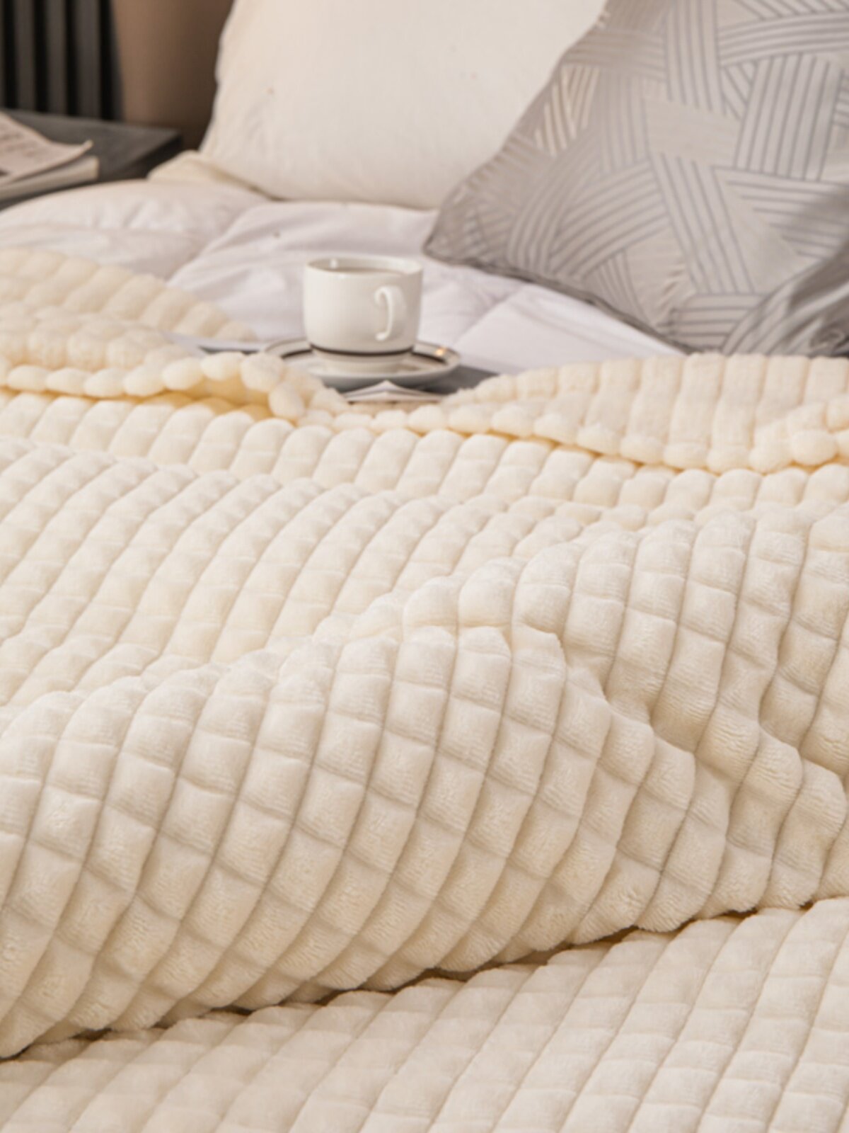 새로운 두꺼운 와이드 스트립 컷 모조 토끼 플러시 우유 벨벳 플란넬 담요 사무실 낮잠 담요