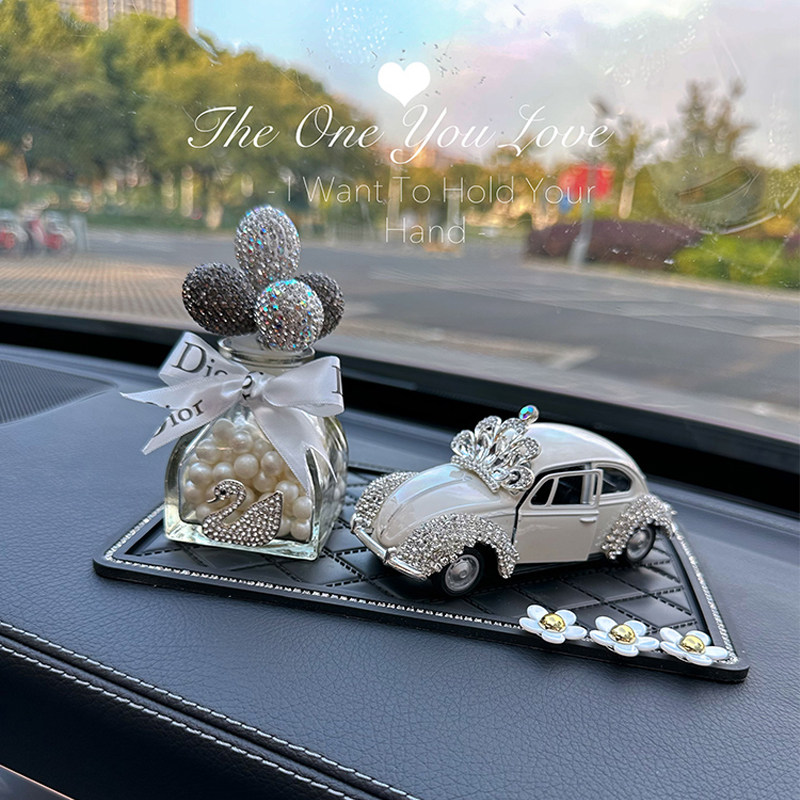 网红车载摆件车内女神可爱漂亮创意个性装饰用品汽车香水内饰摆件