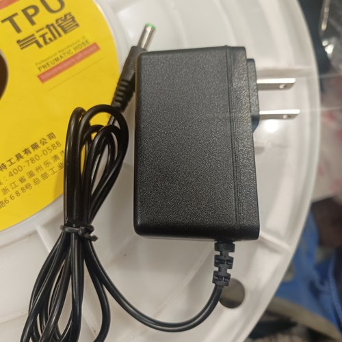 实体红外线水平仪充电器5伏2线3线5线12线通用新款