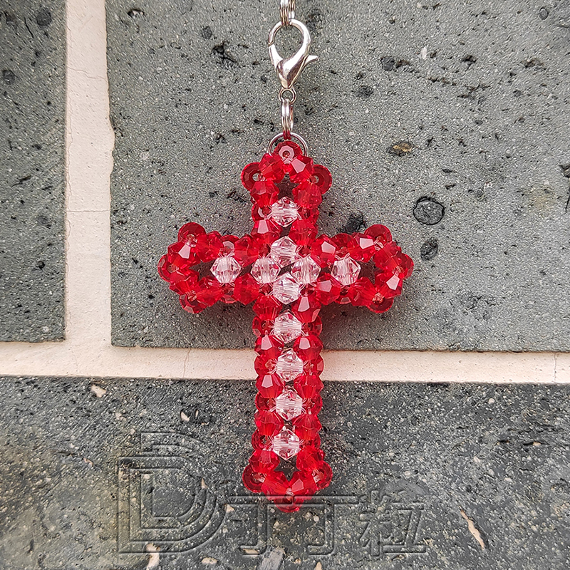 手工串珠红色水晶十字架包包挂件编织菱形珠书包挂饰订制创意礼品
