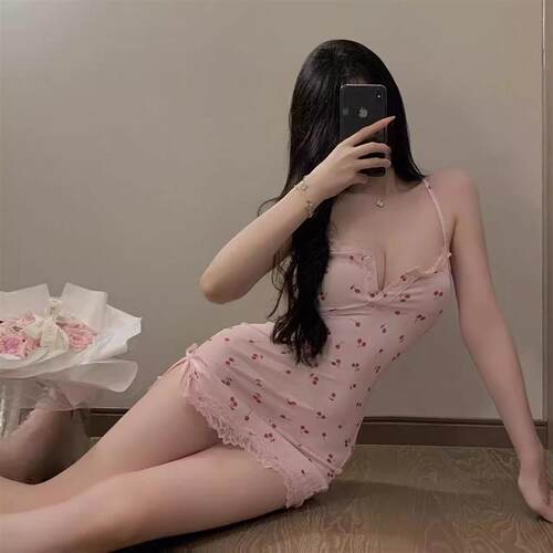 2025新款加胸垫纯欲少女睡衣高级感粉色樱桃性感吊带紧身碎花睡裙