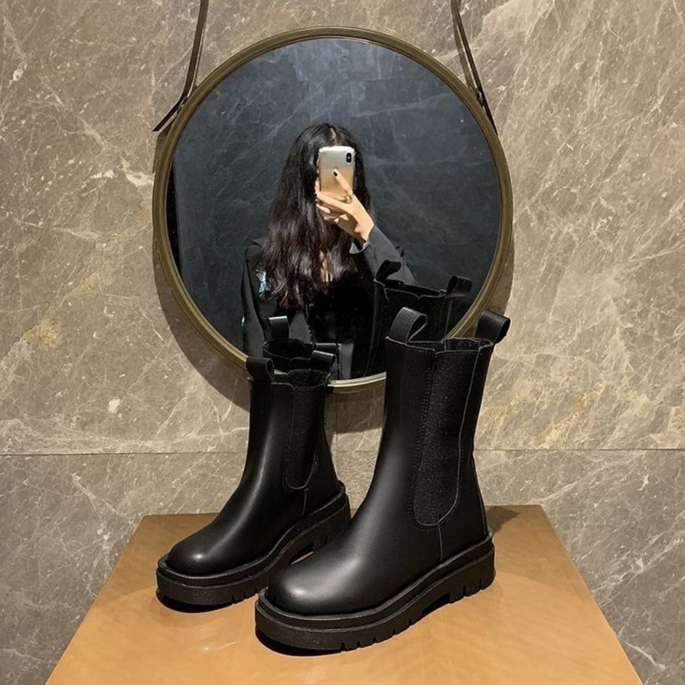 2025秋冬新款小众设计感短筒马丁靴时尚百搭舒适百搭女士中筒靴子