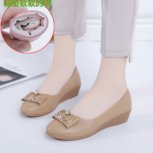 日常舒适豆豆鞋 2026春季 软皮软底舒适坡跟浅口单鞋 中年妈妈鞋 新款