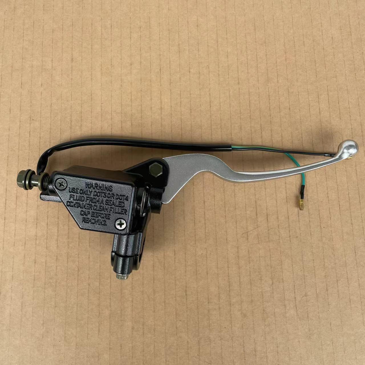 适用 三阳 XS110T-A/B TINI 听你taking110 前刹车上泵 碟刹车泵